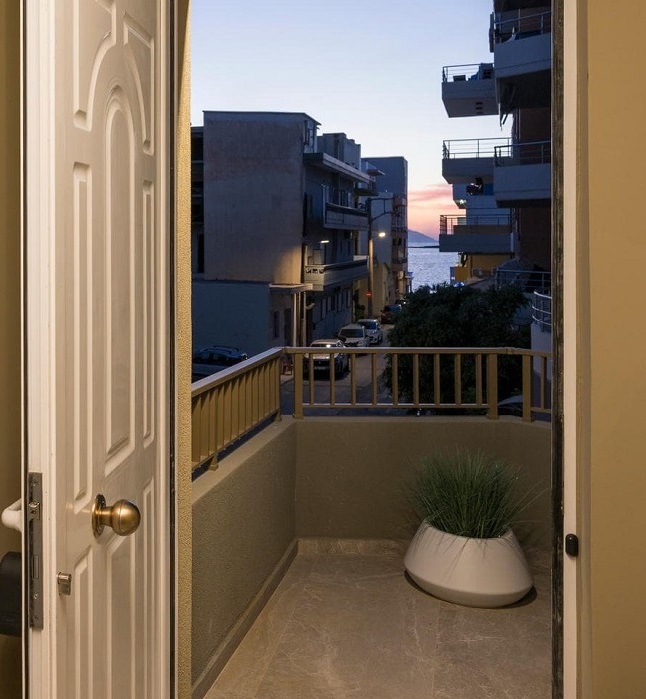 Book your stay at Rokaki's Home